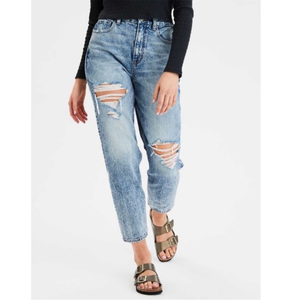 American Eagle Curvy Mom Jeans Distressed Acid Wash‎